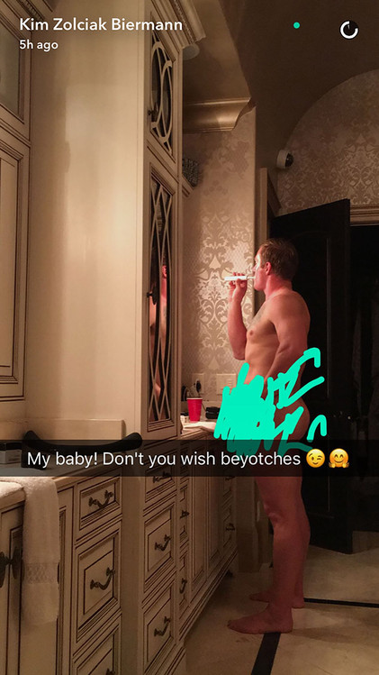 Kim Zolciak Posts Photo of Kroy Biermann Nekked